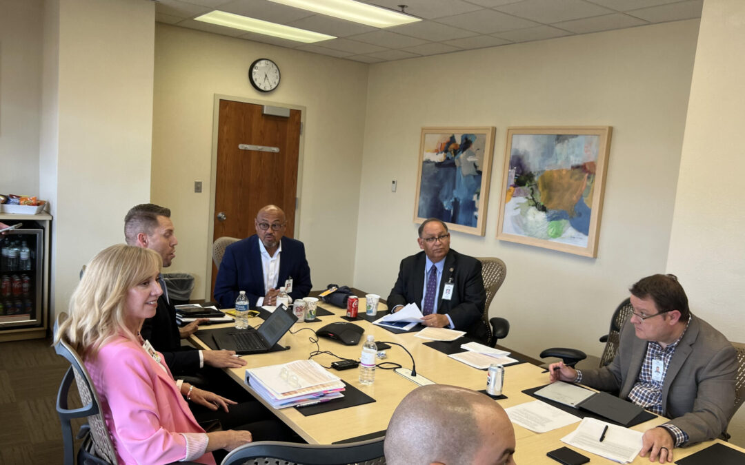 UMC de El Paso organiza asamblea telefónica para informar al personal sobre la iniciativa de bonos de $396.6 millones